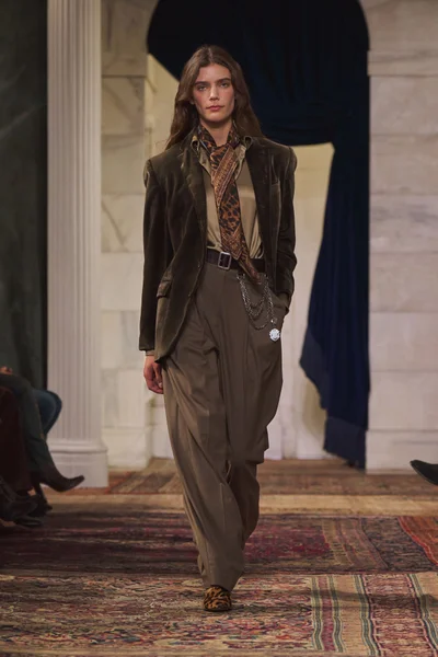 Look 4